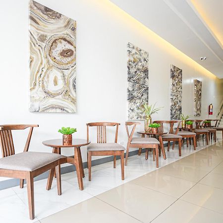Figtree Hotel Iloilo Esterno foto