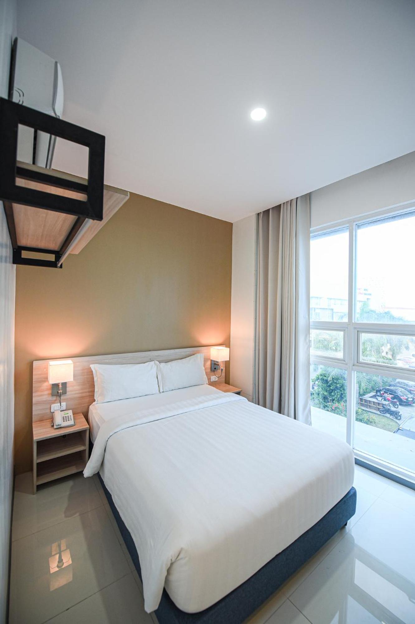 Figtree Hotel Iloilo Esterno foto
